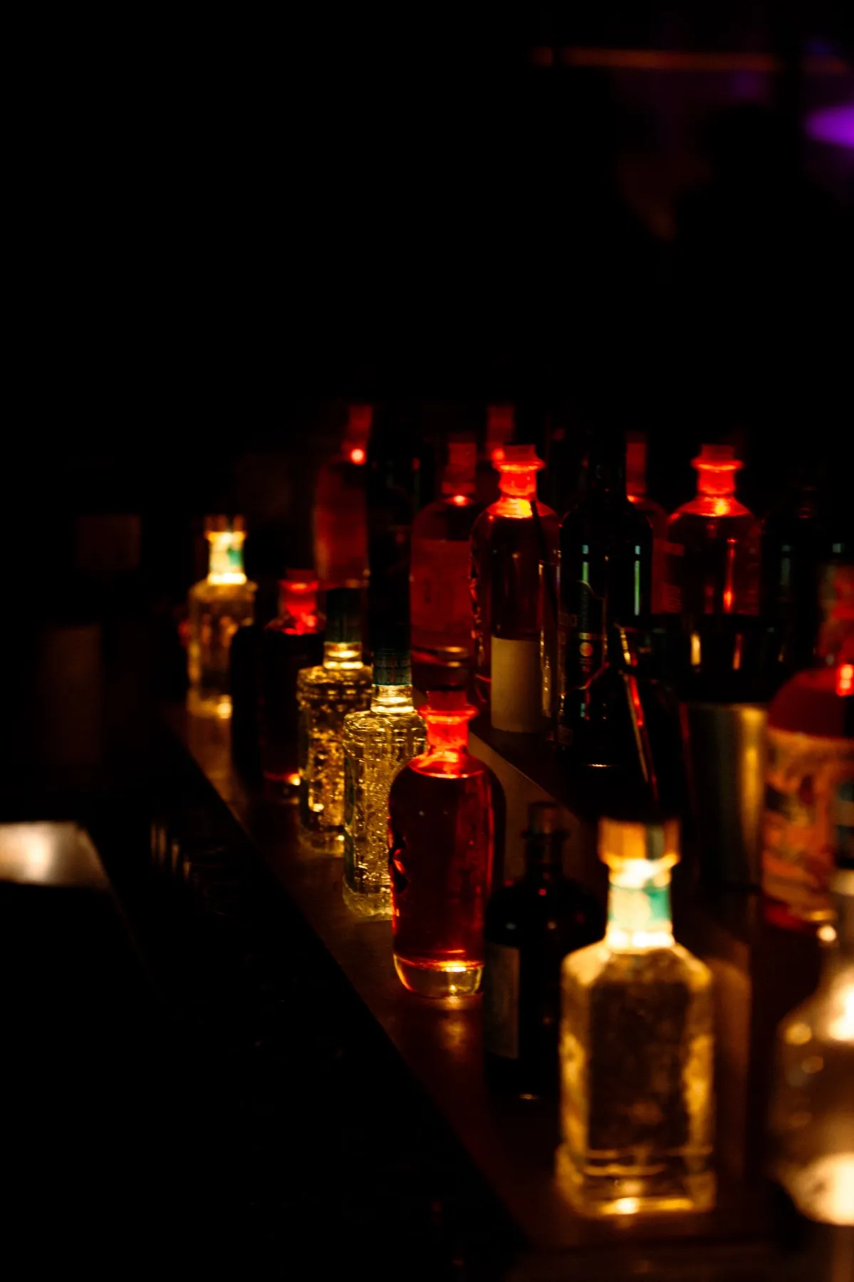 Le bar du club, Au Son des Guitares